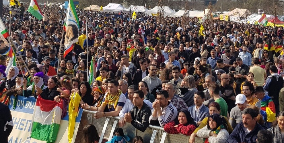 ANF Zehntausende feiern Newroz in Frankfurt UPDATE